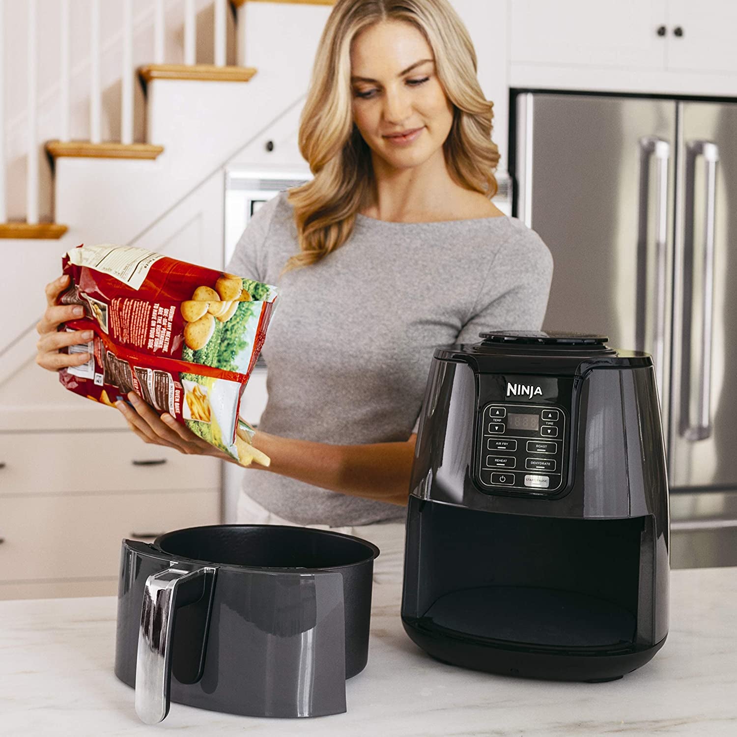 AF101 Air Fryer That Crisps Roasts Reheats Dehydrates